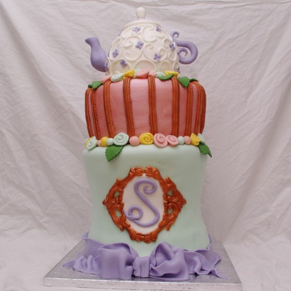 whimsical stapeltaart met theepot whimsical stapeltaart met theepot