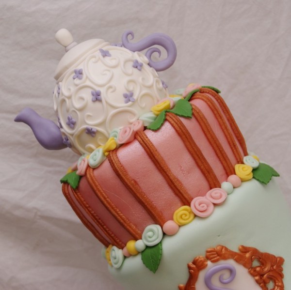 whimsical stapeltaart met theepot whimsical stapeltaart met theepot