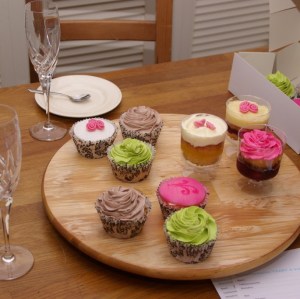 bruidsproeverij met cupcakes en spoonycakes