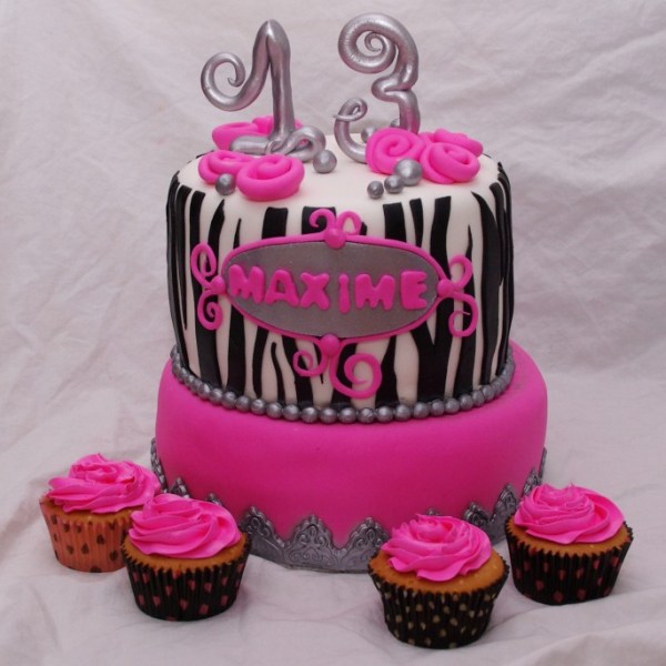 zebrataart met bijpassende cupcakes