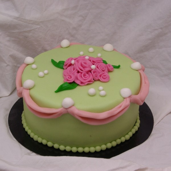 groen met roze rozen taart
