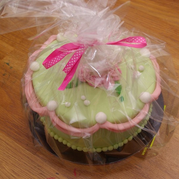 groen met roze rozen taart