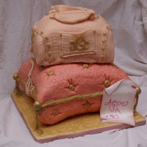 guess tas taart op kussen