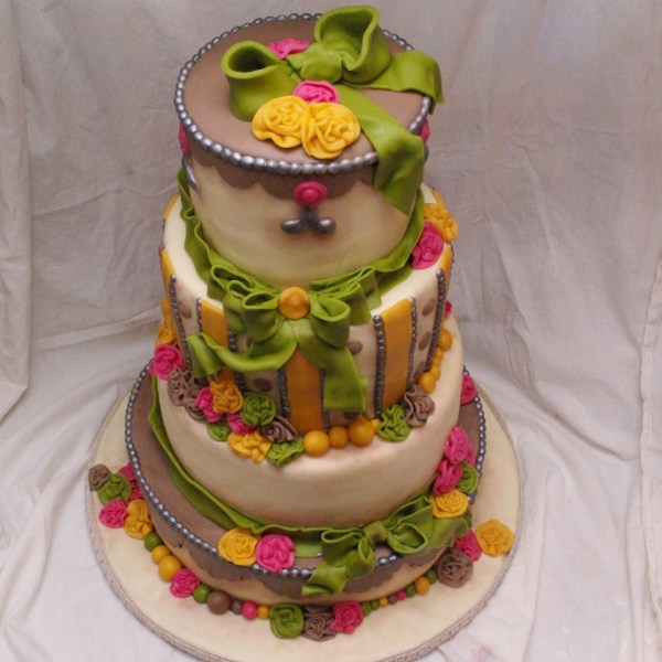 bruidstaart barok / gekleurd TAART & kUNST rotterdam