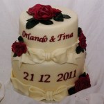 ivoorkleurige bruidstaart