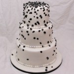 bruidstaart met witte marsepein