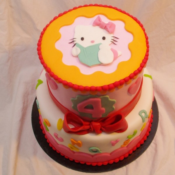 hello kitty stapeltaart