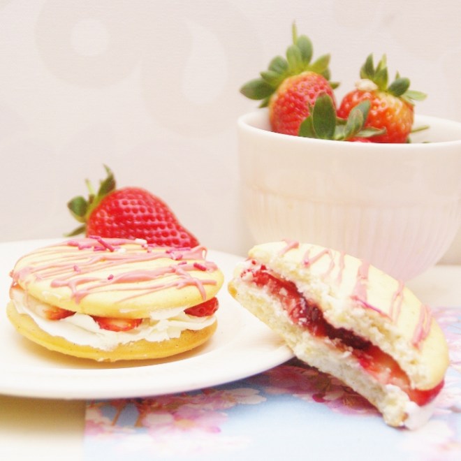 vanille/aardbei/meringuecreme whoopie pies vanille/aardbei/meringuecreme whoopie pies