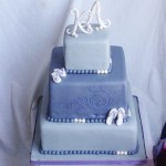 grijze vierkante bruidstaart