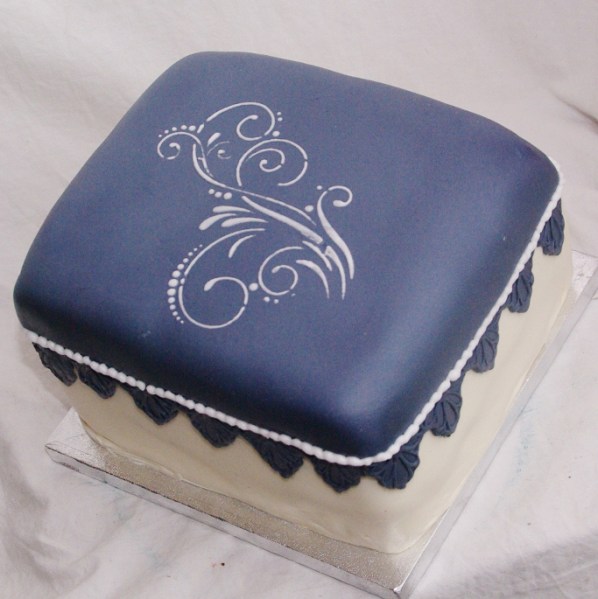 bruidstaart kadodozen met pioenroos van fondant