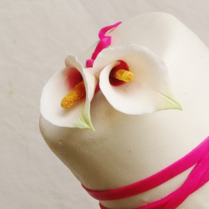 bruidstaart met gumpaste calla's
