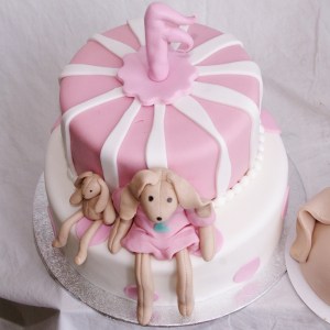 taart met favoriete knuffel