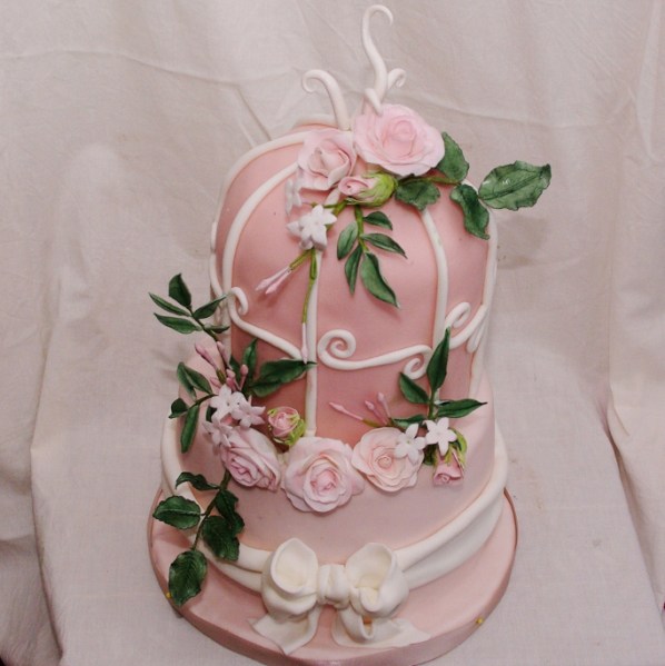 vogelkooi stapeltaart met gumpaste bloemwerk