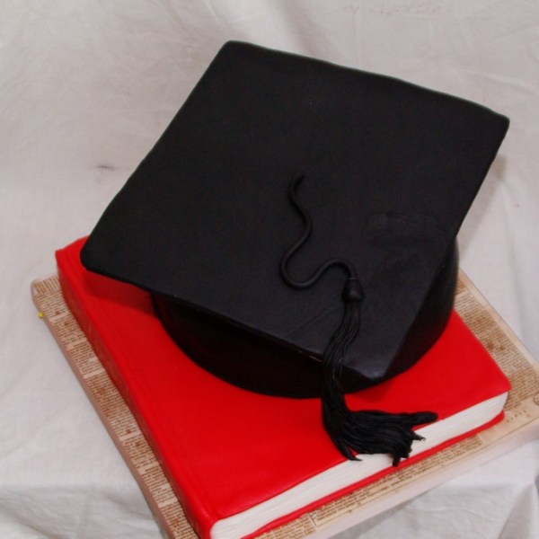 afstudeer baret taart met boek taart afstudeer baret taart met boek taart