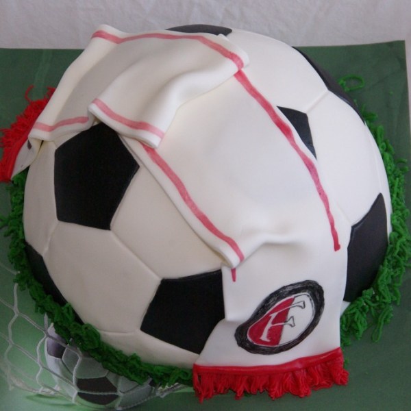 Feyenoord sjaaltje op voetbal taart taart bestellen rotterdam nesselande