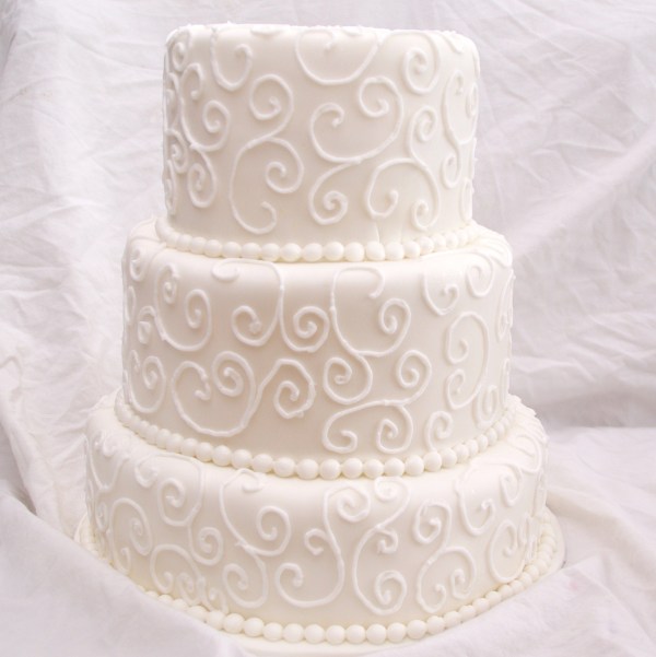 bruidstaart wit met royal icing spuitwerk krullen en swirls