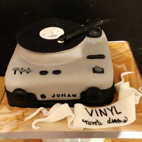 record player cake