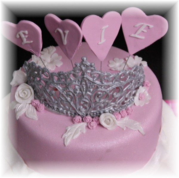 roze prinsessentaart met tiara