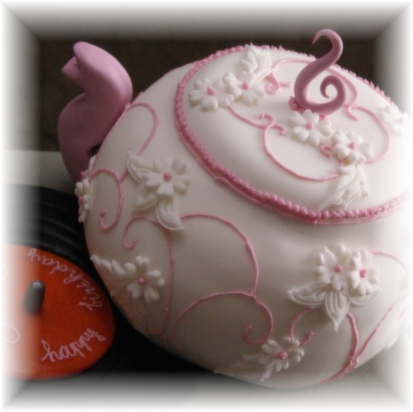 teapot cake and turntable cake