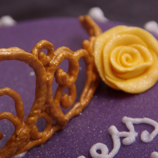royal icing tiara en fondant roos royal icing tiara
