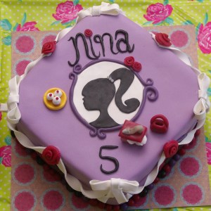 barbietaart met silhouette logo