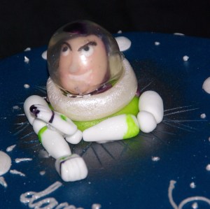 buzz lightyear van fondant en helm van gelatine