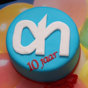 albert heijn taart voor tien jaar in dienst met ah logo