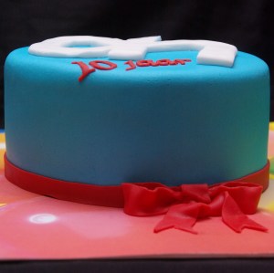 albert heijn taart met appie heijn ah logo