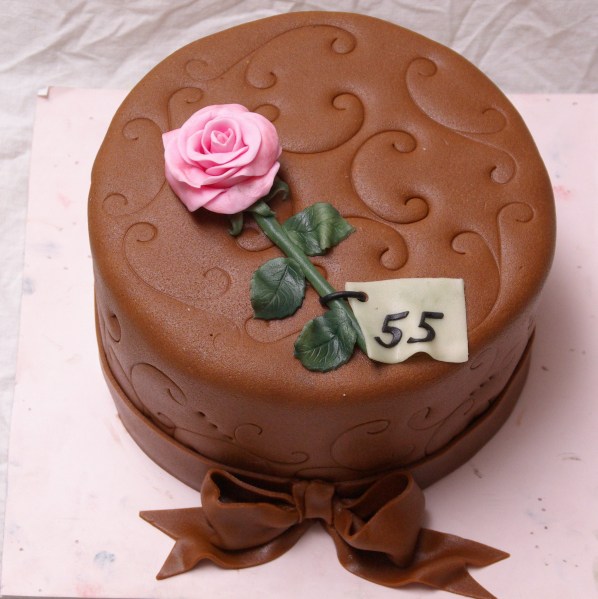 chocolate mudcake met fondant roos