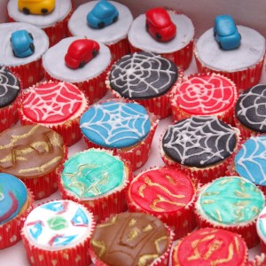 cupcakes beyblade bakugan spiderman auto's 