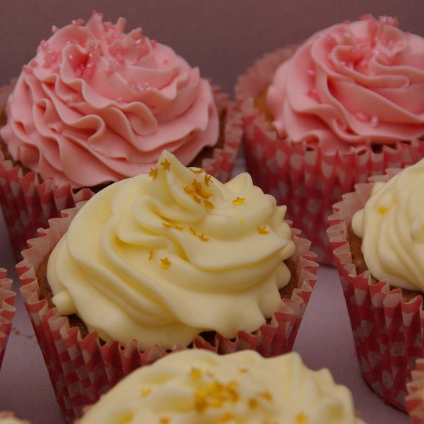 cupcakes lemon en vanille cupcakes lemoncurd mascarpone en vanille marshmellow creme