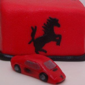 ferrari taart met ferrari testarossa van marsepein