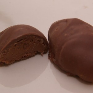 melkchocoladebonbon melk chocolade ganache met kruidnagel en kaneel