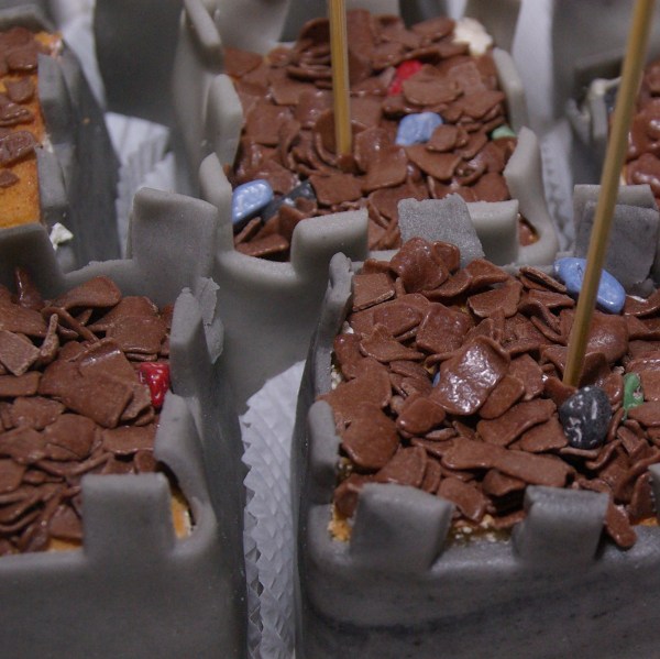 riddertaartjes traktatie kasteeltoren minitaartjes riddertaartjes traktatie kasteeltoren minitaartjes