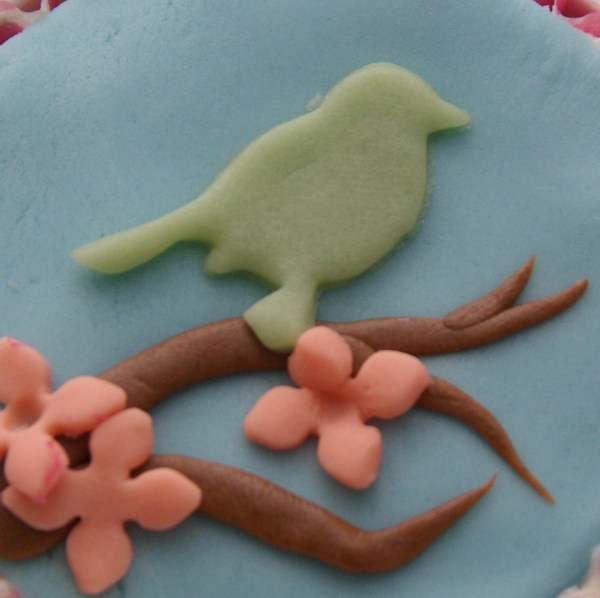 oilily PIP style cupcakes met vogeltje, roosjes en camee oilily PIP style cupcakes met vogeltje, roosjes en camee