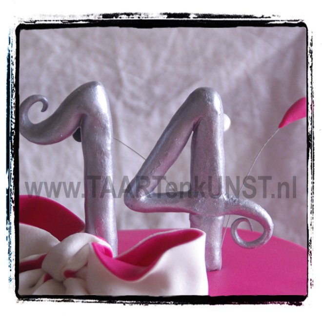 verjaardagstaart veertien roze zebra pink zebra cake 14 bosbessen mascarpone swiss merengue botercreme