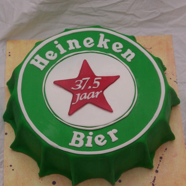 heineken bierdopje kroonkurk taart biertje? met mascarpone fruit vulling heineken bierdopje kroonkurk taart biertje? met mascarpone fruit vulling