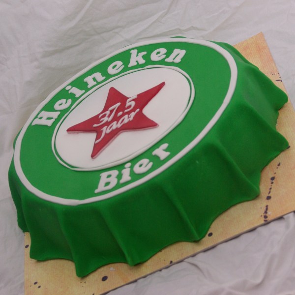 heineken bierdopje kroonkurk taart biertje? met mascarpone fruit vulling heineken bierdopje kroonkurk taart biertje? met mascarpone fruit vulling