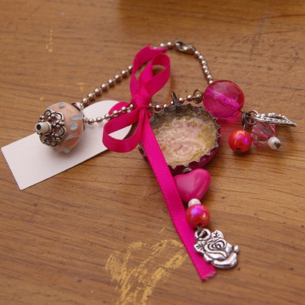 give away taartenkunst hyve kroonkurk hangertje met kralen mixed media