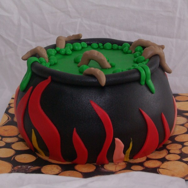 heksenketel taart met wormen