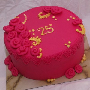 roze bloementaart met goudkleurige accenten