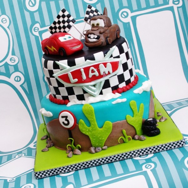 cars bliksem en takel stapeltaart