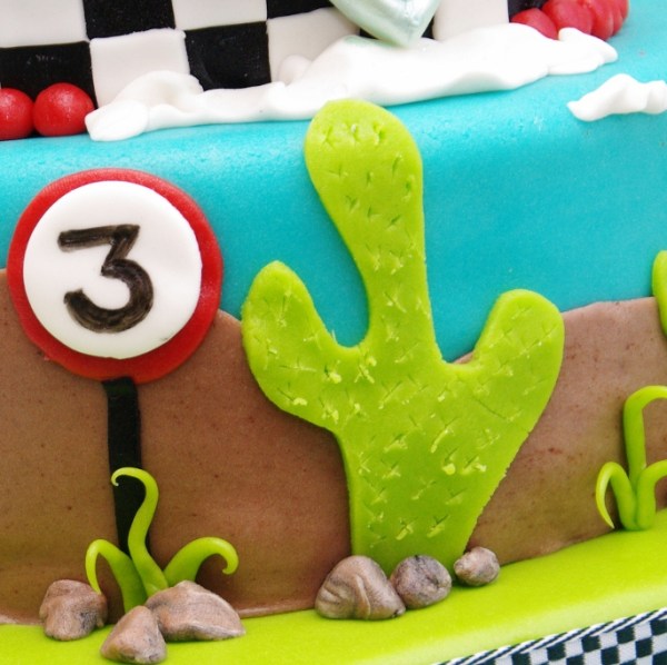 cars bliksem en takel stapeltaart