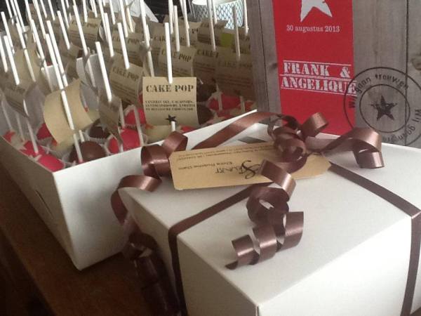 cakepops in callebaut chocolade voor bruiloft ipv bruidstaart