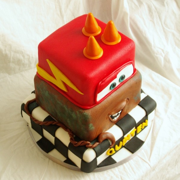 cars taart stapel bliksem takel