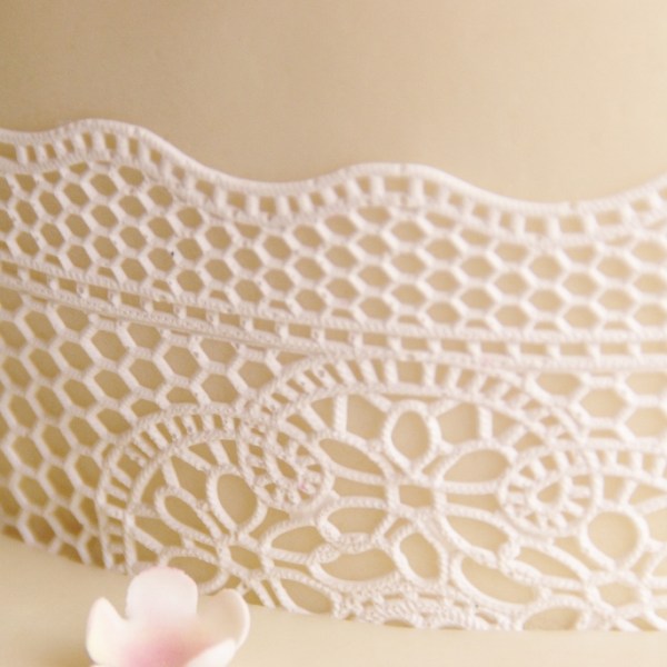 bruidstaart met gumpaste rozen