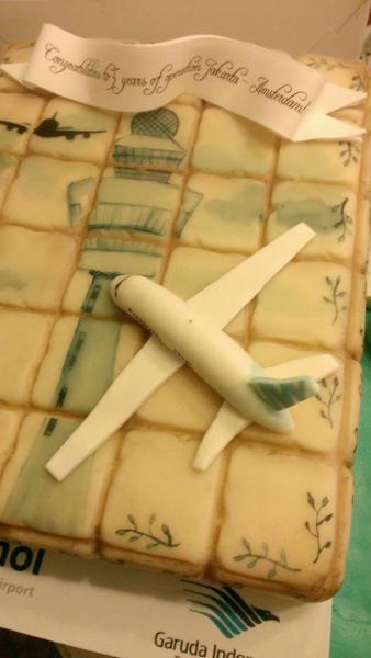 schiphol garuda indonesia taart