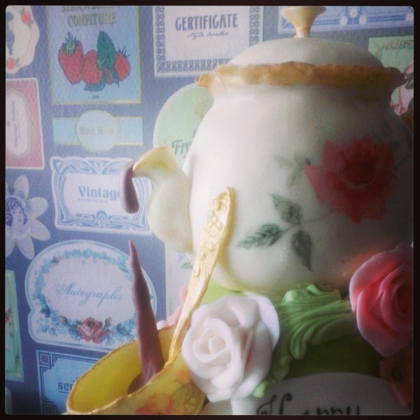 choccywoccydoodah inspired teapot cake